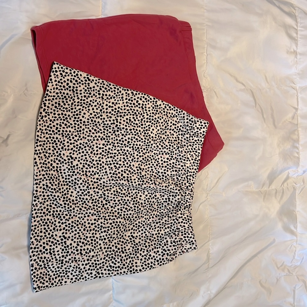 2 Old Navy Skirts, in excellent condition barely worn!!
